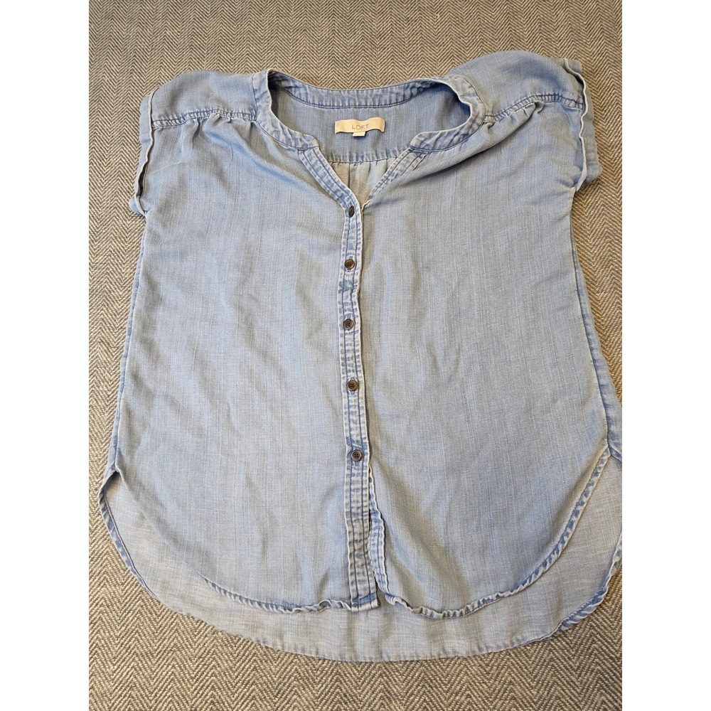 LOFT Shirt Women's Small Light Blue Chambray Curved Hem Cap Sleeve Button Front